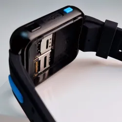 Detské čierno-modré 4G smart hodinky s bezkonkurenčnou výdržou batérie a 16GB pamäťou